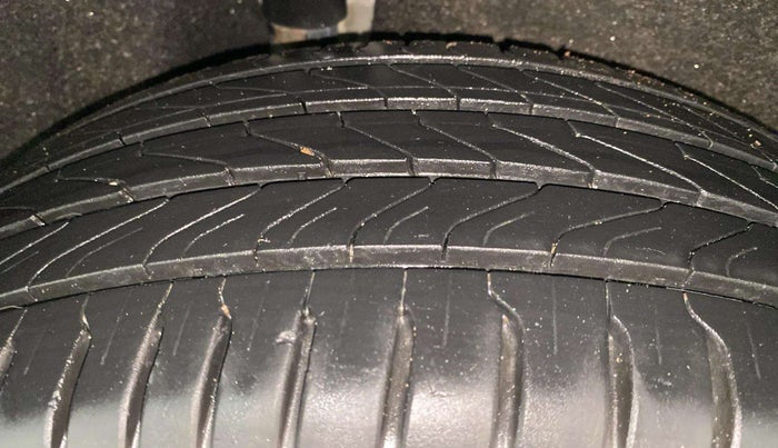 2015 Ford Ecosport TITANIUM 1.5L PETROL AT, Petrol, Automatic, 70,358 km, Right Rear Tyre Tread