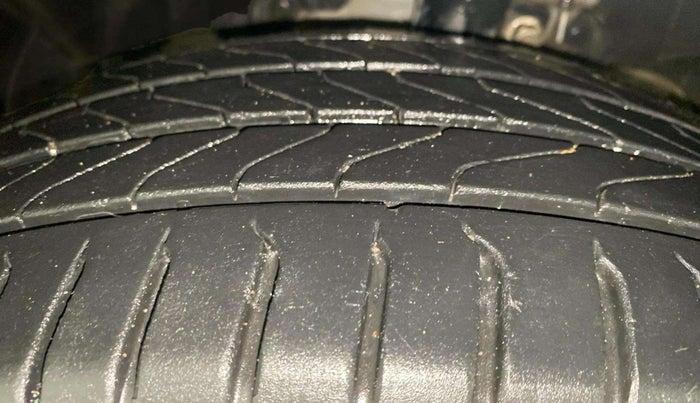 2015 Ford Ecosport TITANIUM 1.5L PETROL AT, Petrol, Automatic, 70,358 km, Left Front Tyre Tread