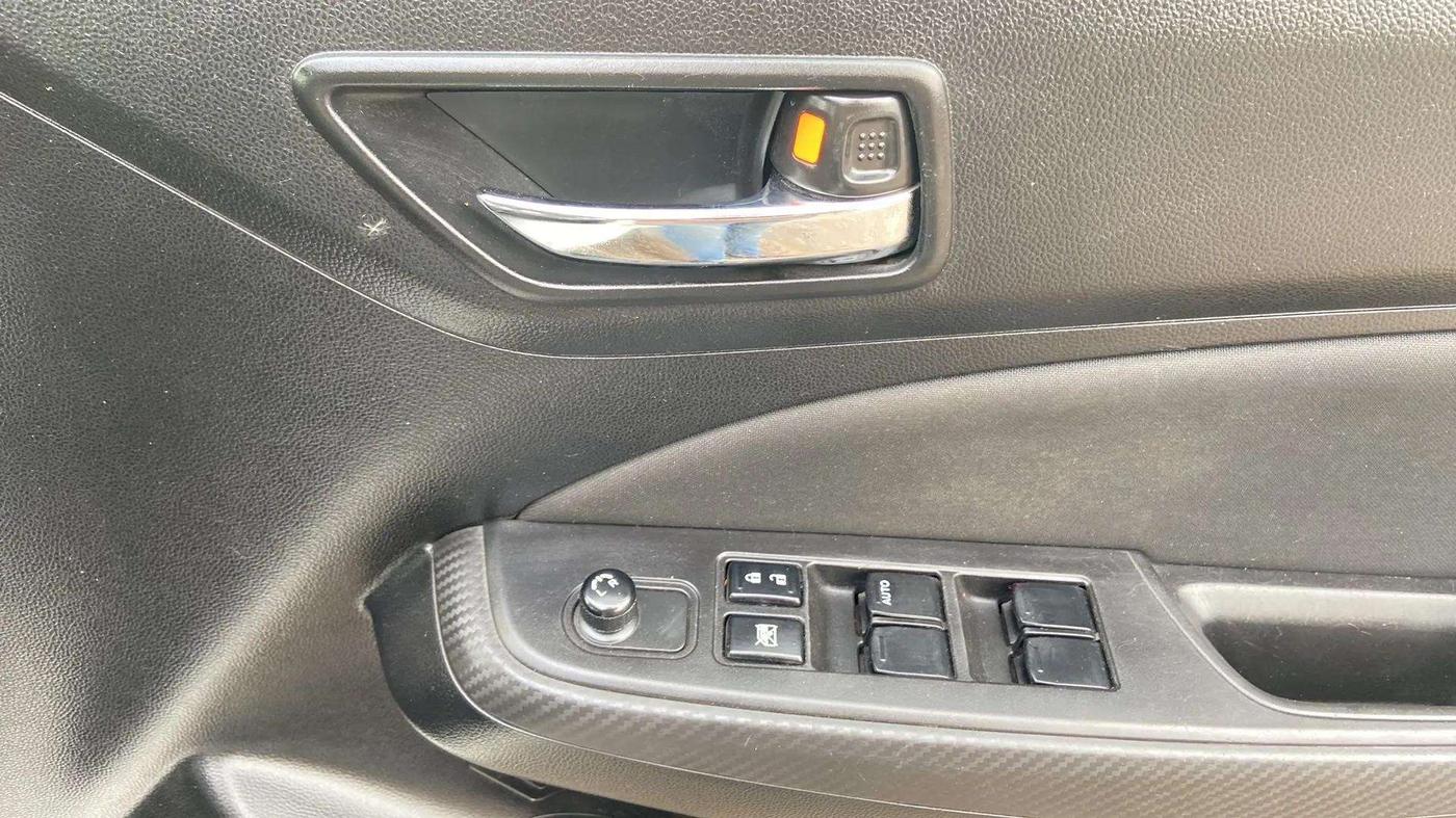 2019 Maruti Swift VXI, Petrol, Manual, 78,832 km, Driver Side Door Panels Control