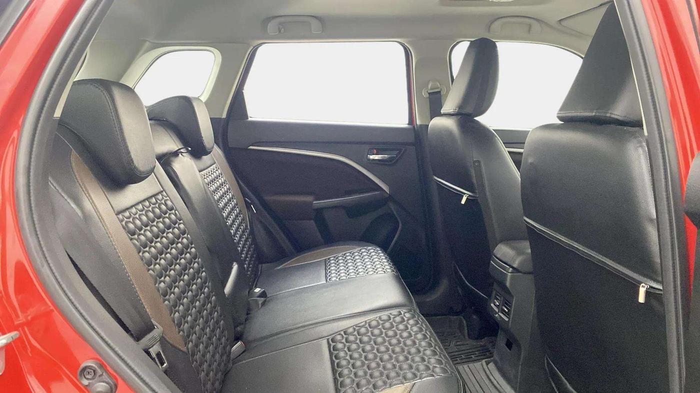 2023 Maruti BREZZA ZXI  AT SMART HYBRID DUAL TONE, Petrol, Automatic, 30,934 km, Right Side Rear Door Cabin