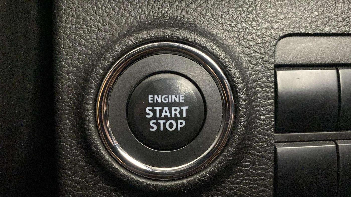 2023 Maruti BREZZA ZXI  AT SMART HYBRID DUAL TONE, Petrol, Automatic, 30,934 km, Keyless Start/ Stop Button
