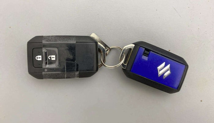 2023 Maruti BREZZA ZXI  AT SMART HYBRID DUAL TONE, Petrol, Automatic, 30,821 km, Key Close Up