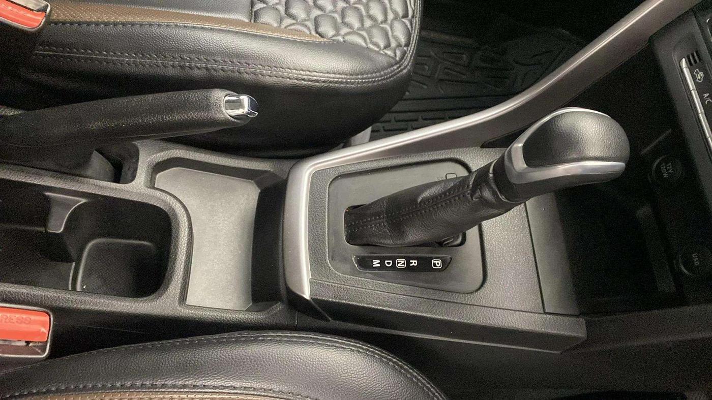 2023 Maruti BREZZA ZXI  AT SMART HYBRID DUAL TONE, Petrol, Automatic, 30,934 km, Gear Lever