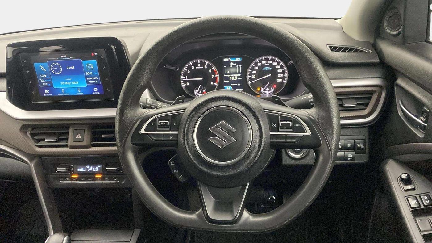 2023 Maruti BREZZA ZXI  AT SMART HYBRID DUAL TONE, Petrol, Automatic, 30,934 km, Steering Wheel Close Up