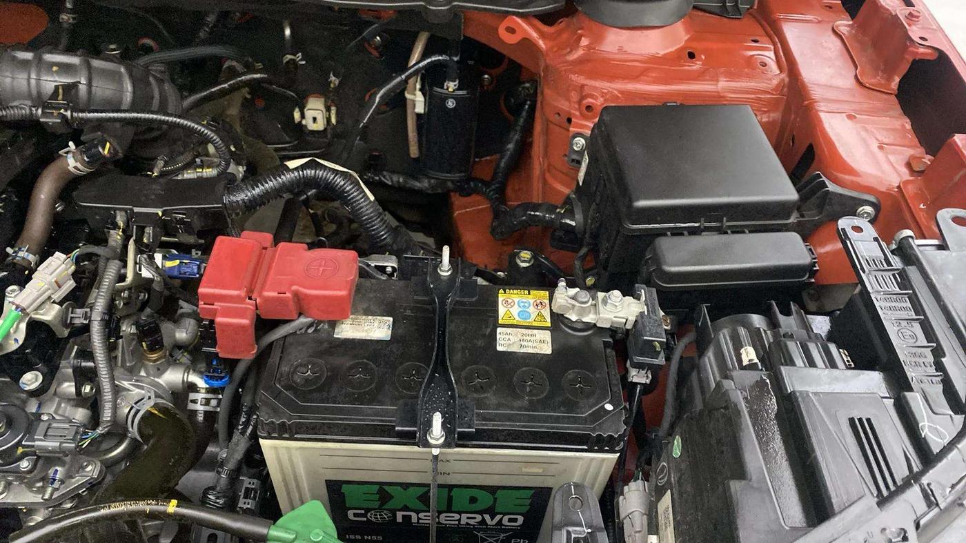 2023 Maruti BREZZA ZXI  AT SMART HYBRID DUAL TONE, Petrol, Automatic, 30,934 km, Engine View - Left