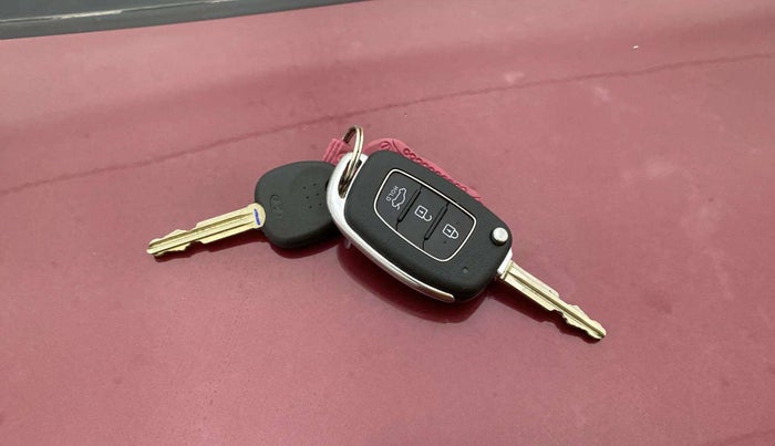 2017 Hyundai Xcent S 1.2, Petrol, Manual, 85,341 km, Key Close Up