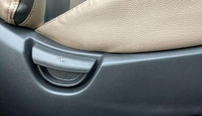 2017 Hyundai Xcent S 1.2, Petrol, Manual, 85,341 km, Driver Side Adjustment Panel
