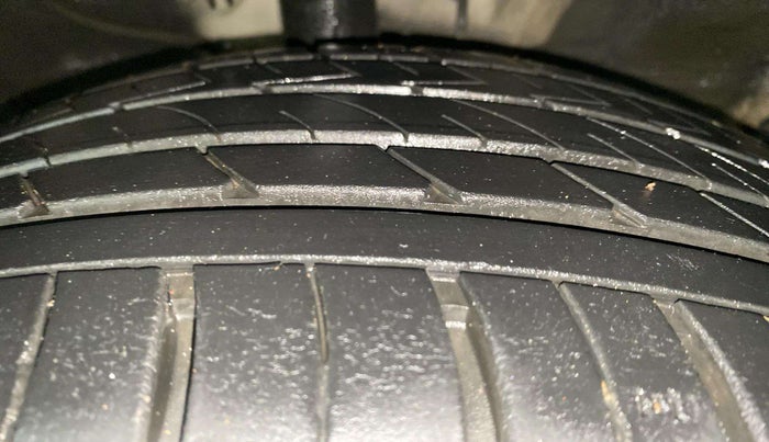 2021 KIA SELTOS HTX 1.5 DIESEL, Diesel, Manual, 9,327 km, Right Front Tyre Tread