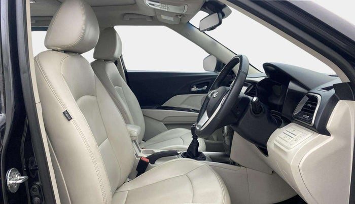 2021 Mahindra XUV300 W8 (O) 1.2 PETROL, Petrol, Manual, 58,368 km, Right Side Front Door Cabin