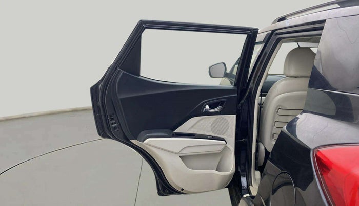 2021 Mahindra XUV300 W8 (O) 1.2 PETROL, Petrol, Manual, 58,368 km, LHS Rear Door