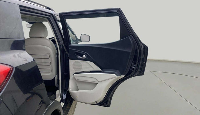 2021 Mahindra XUV300 W8 (O) 1.2 PETROL, Petrol, Manual, 58,368 km, RHS Rear Door