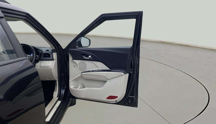 2021 Mahindra XUV300 W8 (O) 1.2 PETROL, Petrol, Manual, 58,368 km, RHS Front Door