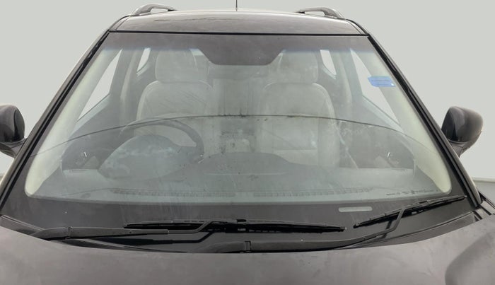 2021 Mahindra XUV300 W8 (O) 1.2 PETROL, Petrol, Manual, 58,368 km, Front Windshield