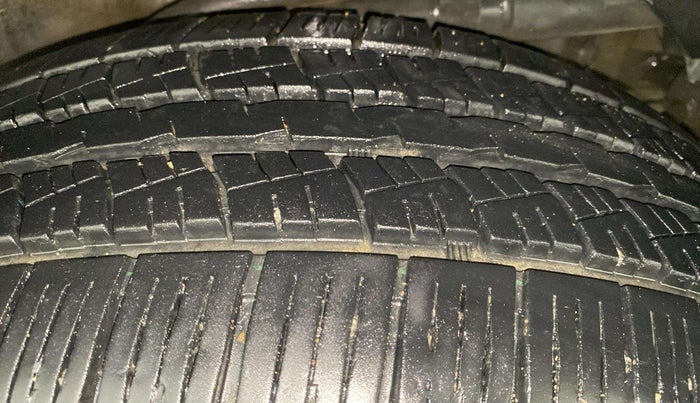 2013 Mahindra XUV500 W8, Diesel, Manual, 1,19,153 km, Left Rear Tyre Tread