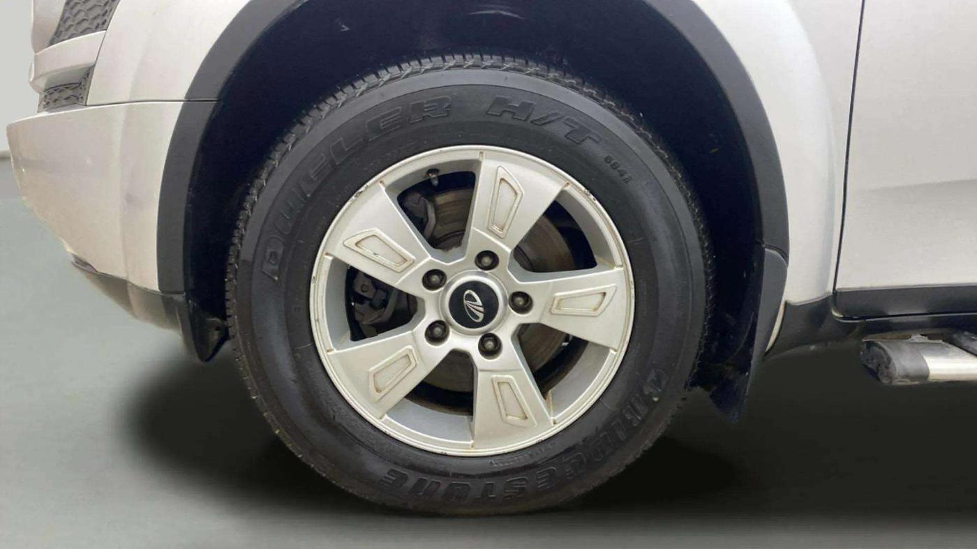 2013 Mahindra XUV500 W8, Diesel, Manual, 1,19,153 km, Left Front Wheel