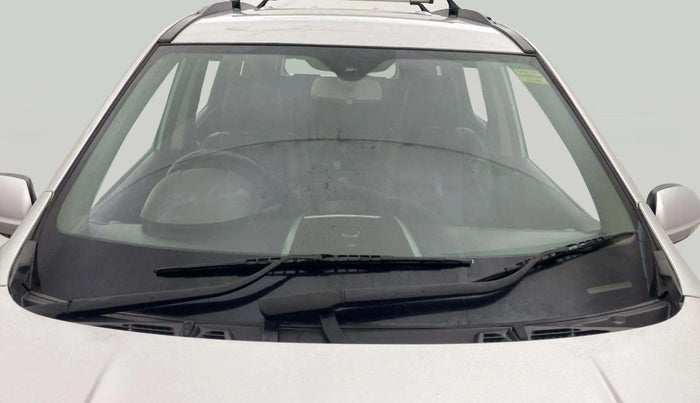 2013 Mahindra XUV500 W8, Diesel, Manual, 1,19,153 km, Front Windshield