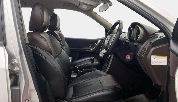 2013 Mahindra XUV500 W8, Diesel, Manual, 1,19,153 km, Right Side Front Door Cabin