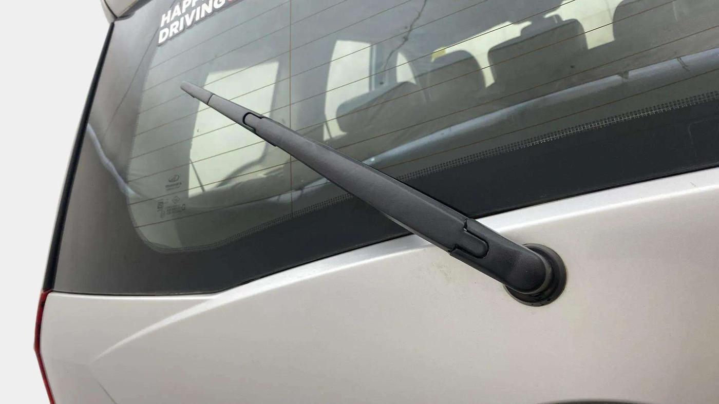 2013 Mahindra XUV500 W8, Diesel, Manual, 1,19,153 km, Rear Wiper