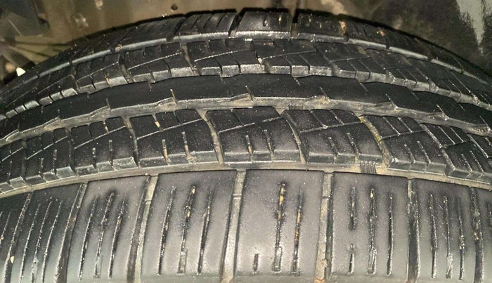 2013 Mahindra XUV500 W8, Diesel, Manual, 1,19,153 km, Right Rear Tyre Tread