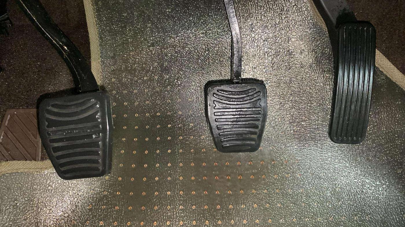 2013 Mahindra XUV500 W8, Diesel, Manual, 1,19,153 km, Pedals
