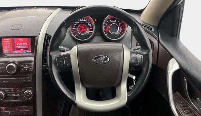 2013 Mahindra XUV500 W8, Diesel, Manual, 1,19,153 km, Steering Wheel Close Up