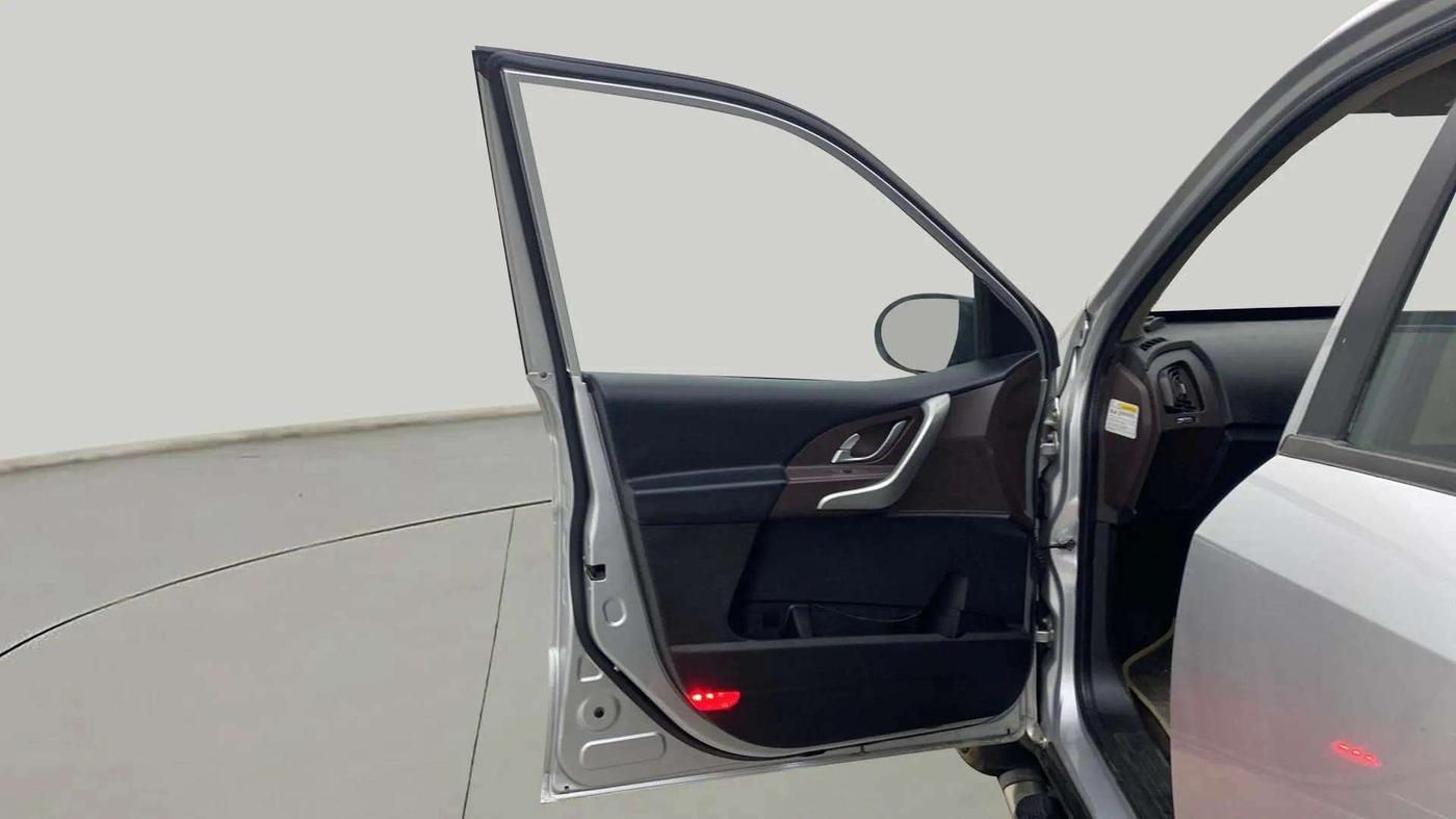 2013 Mahindra XUV500 W8, Diesel, Manual, 1,19,153 km, LHS Front Door