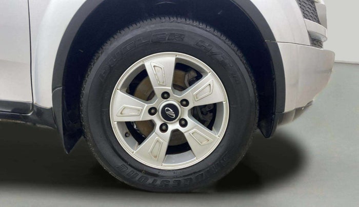 2013 Mahindra XUV500 W8, Diesel, Manual, 1,19,153 km, Right Front Wheel