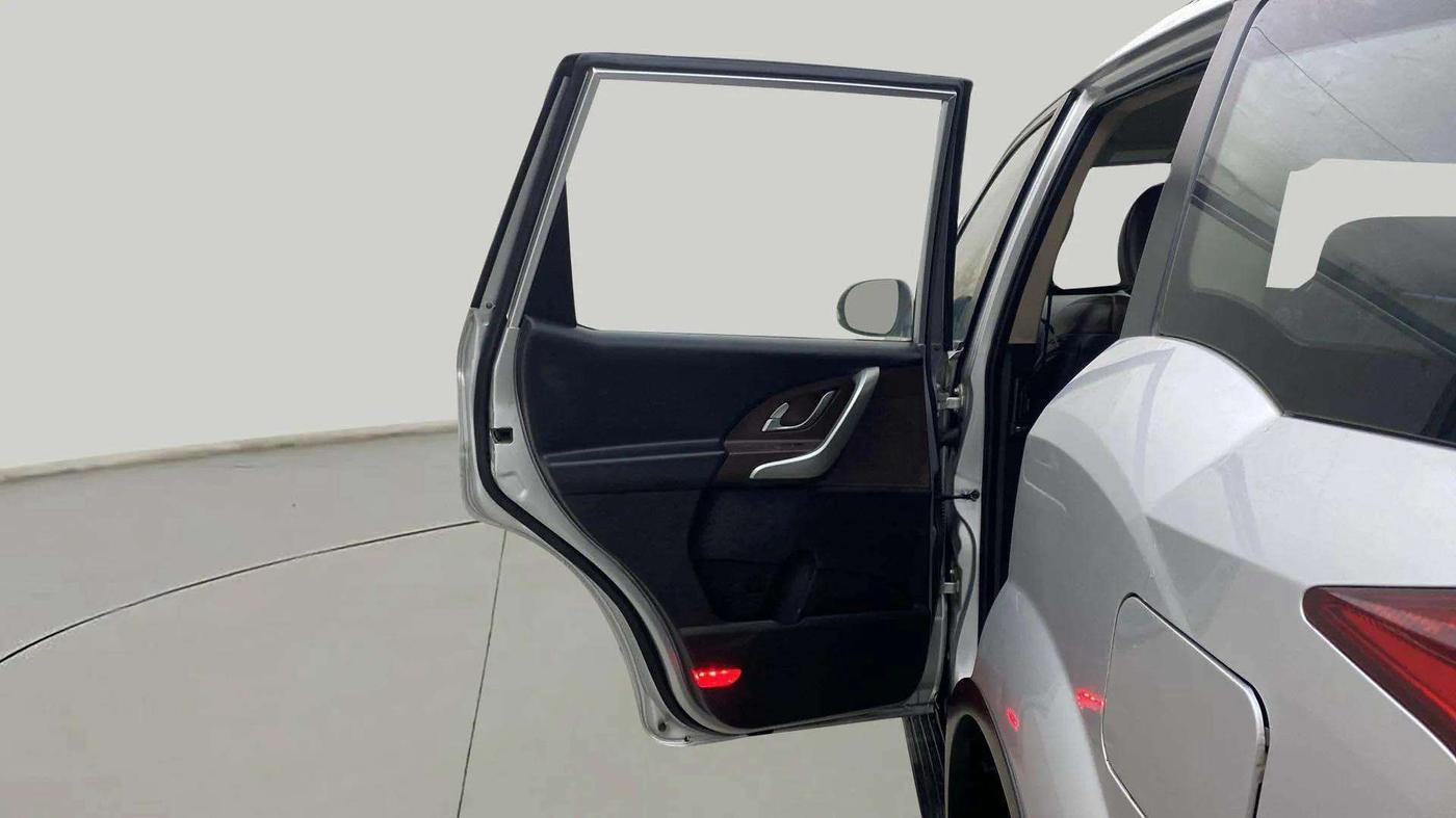 2013 Mahindra XUV500 W8, Diesel, Manual, 1,19,153 km, LHS Rear Door