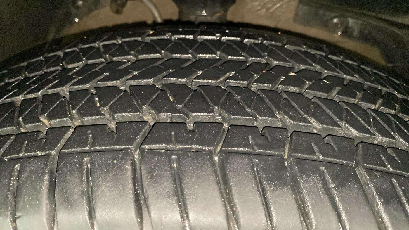 2013 Mahindra XUV500 W8, Diesel, Manual, 1,19,153 km, Right Front Tyre Tread