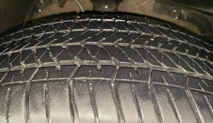 2013 Mahindra XUV500 W8, Diesel, Manual, 1,19,153 km, Right Front Tyre Tread