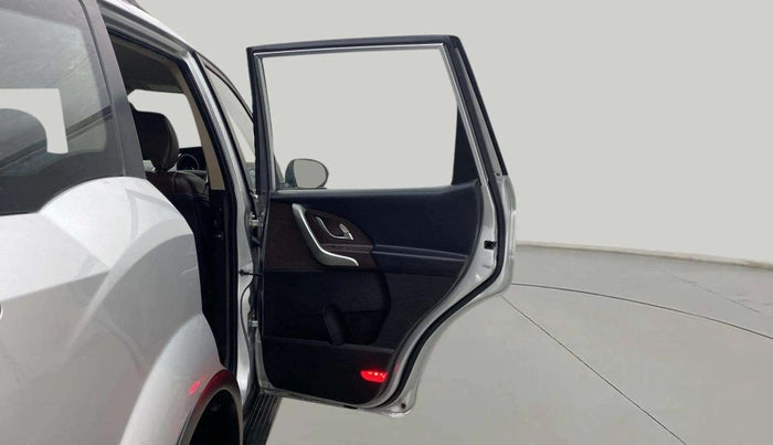 2013 Mahindra XUV500 W8, Diesel, Manual, 1,19,153 km, RHS Rear Door