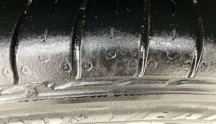 2022 Maruti Ciaz ALPHA  AT 1.5 SHVS PETROL, Petrol, Automatic, 44,028 km, Left Rear Tyre Tread