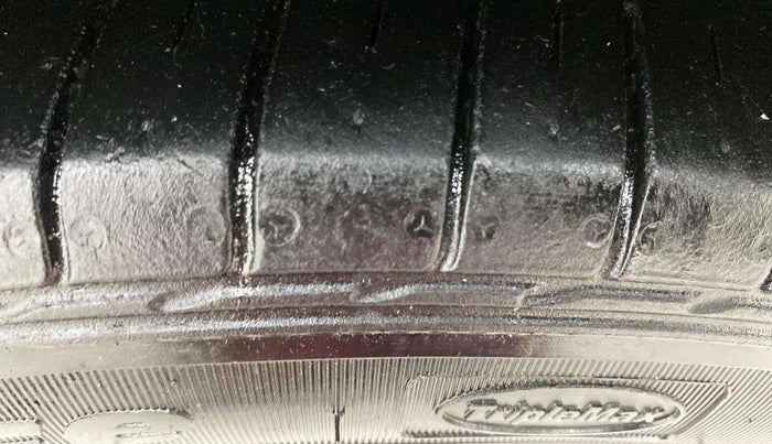 2022 Maruti Ciaz ALPHA  AT 1.5 SHVS PETROL, Petrol, Automatic, 44,028 km, Left Front Tyre Tread