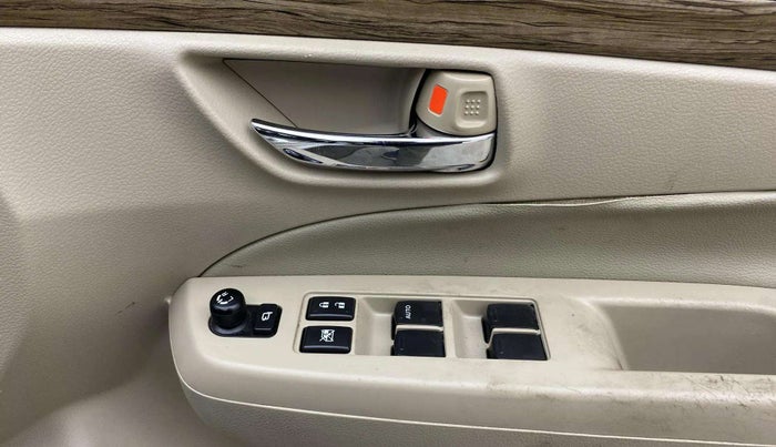 2022 Maruti Ciaz ALPHA  AT 1.5 SHVS PETROL, Petrol, Automatic, 44,028 km, Driver Side Door Panels Control