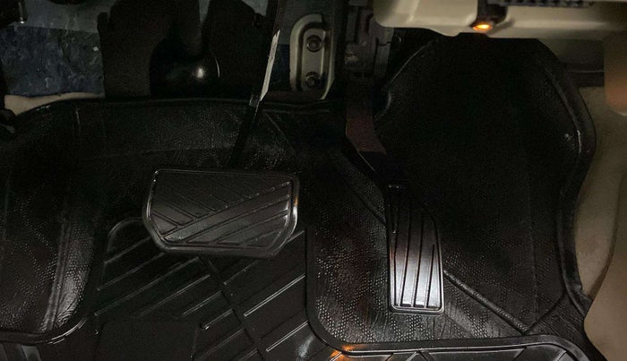 2022 Maruti Ciaz ALPHA  AT 1.5 SHVS PETROL, Petrol, Automatic, 44,028 km, Pedals
