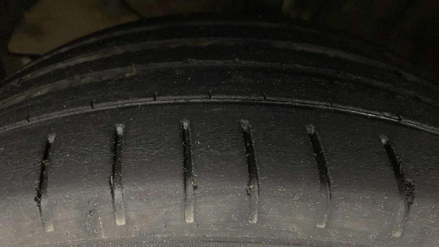2019 Toyota Glanza G, Petrol, Manual, 79,771 km, Left Front Tyre Tread