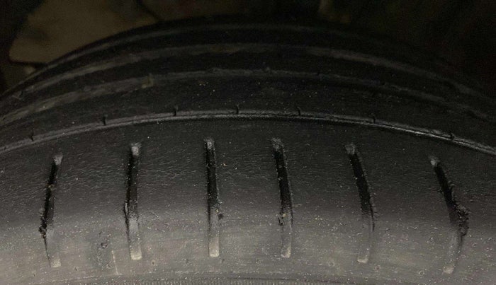 2019 Toyota Glanza G, Petrol, Manual, 79,771 km, Left Front Tyre Tread