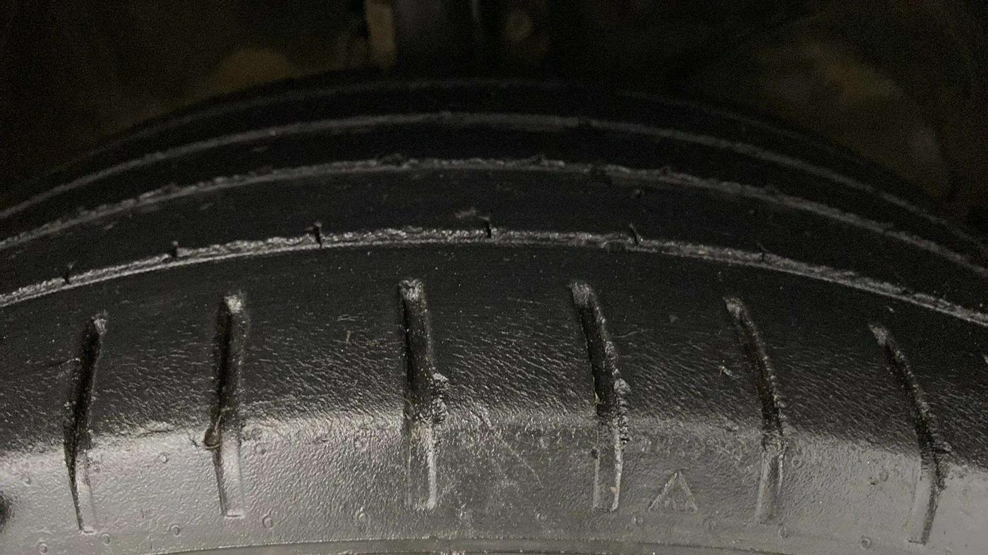 2019 Toyota Glanza G, Petrol, Manual, 79,771 km, Right Front Tyre Tread