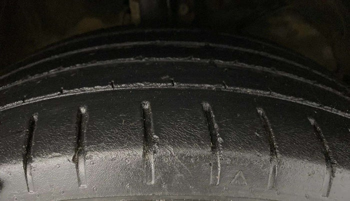 2019 Toyota Glanza G, Petrol, Manual, 79,771 km, Right Front Tyre Tread