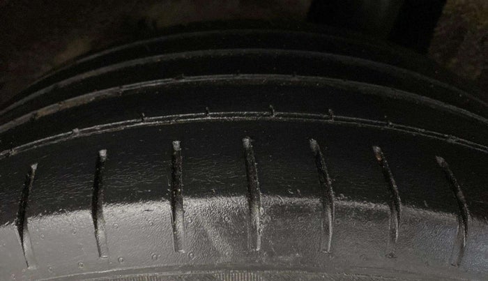 2019 Toyota Glanza G, Petrol, Manual, 79,771 km, Left Rear Tyre Tread