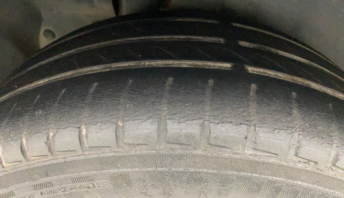 2014 Maruti Ertiga VXI, Petrol, Manual, 57,467 km, Right Rear Tyre Tread