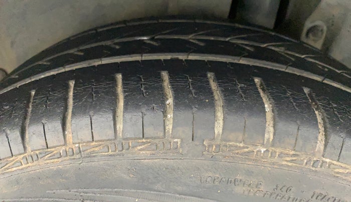 2014 Maruti Ertiga VXI, Petrol, Manual, 57,467 km, Left Rear Tyre Tread