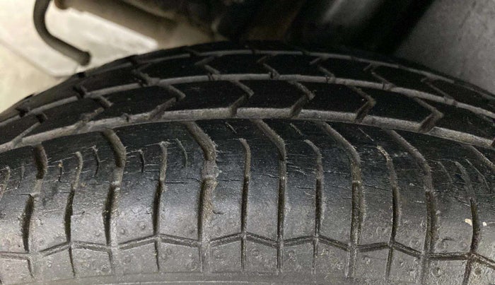 2015 Maruti Swift Dzire VXI, Petrol, Manual, 59,247 km, Right Rear Tyre Tread