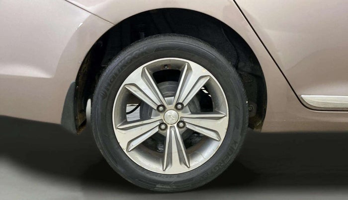 2018 Hyundai Verna 1.6 VTVT SX (O) AT, Petrol, Automatic, 38,310 km, Right Rear Wheel