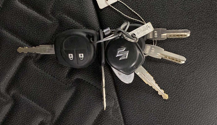 2015 Maruti Swift VXI, Petrol, Manual, 88,788 km, Key Close Up