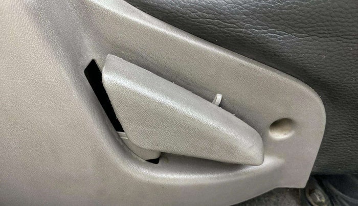 2017 Datsun Go T, Petrol, Manual, 92,985 km, Driver Side Adjustment Panel