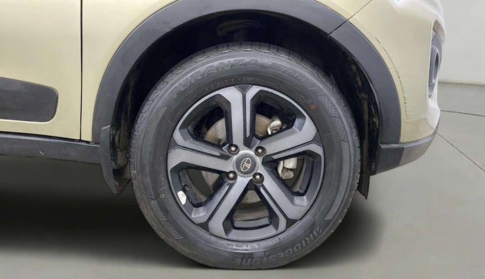 2022 Tata NEXON XZA PLUS (PREMIUM) KAZIRANGA DIESEL, Diesel, Automatic, 44,505 km, Right Front Wheel