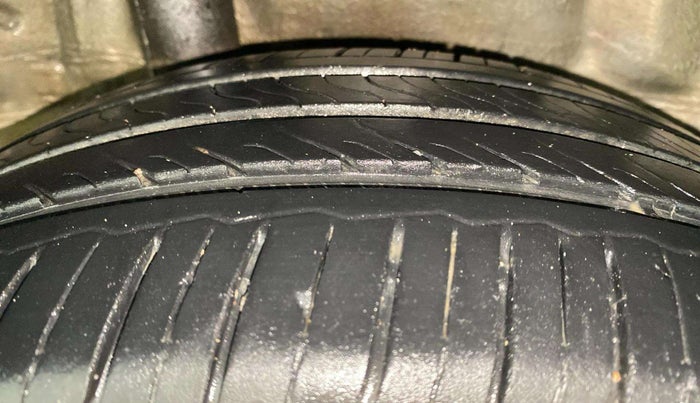 2015 Honda Amaze 1.5L I-DTEC S, Diesel, Manual, 1,28,655 km, Right Rear Tyre Tread