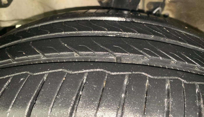 2015 Honda Amaze 1.5L I-DTEC S, Diesel, Manual, 1,28,655 km, Left Front Tyre Tread