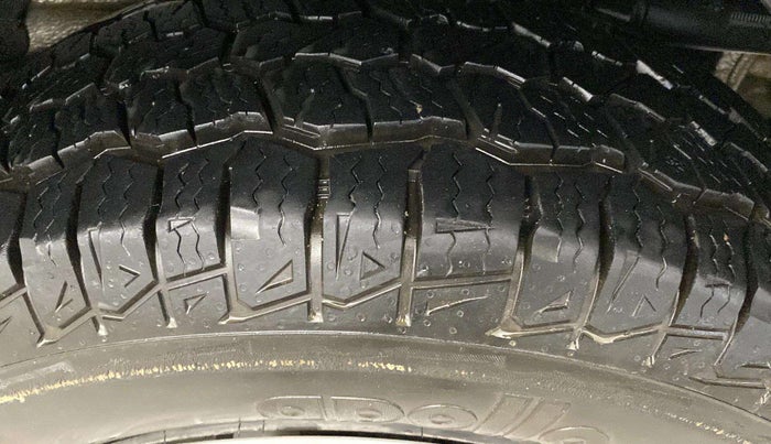 2018 Mahindra XUV500 W7, Diesel, Manual, 97,930 km, Right Rear Tyre Tread
